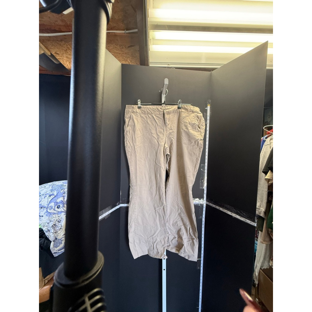 Women's Old Navy Plus 16 Beige Straight Leg Chino Pants - Picture 3 of 6